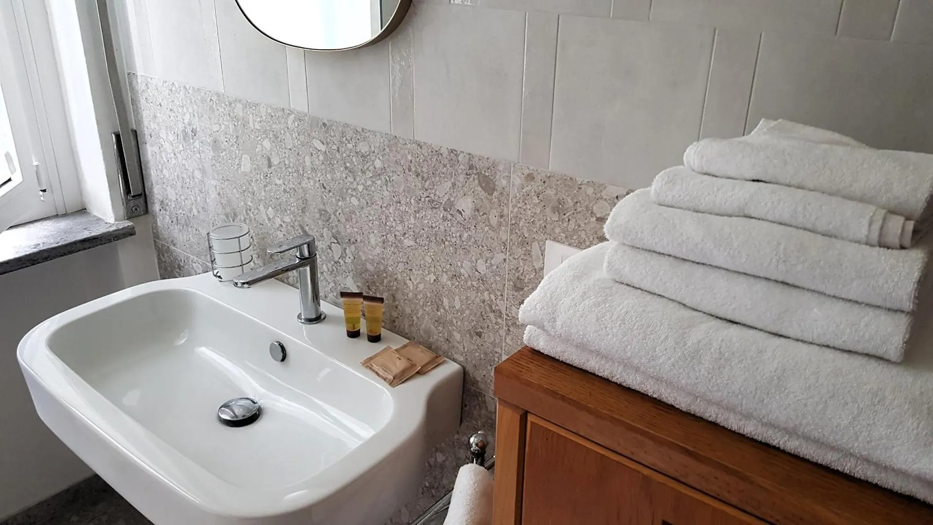 Casa Emilia Villa Dongo 0*,